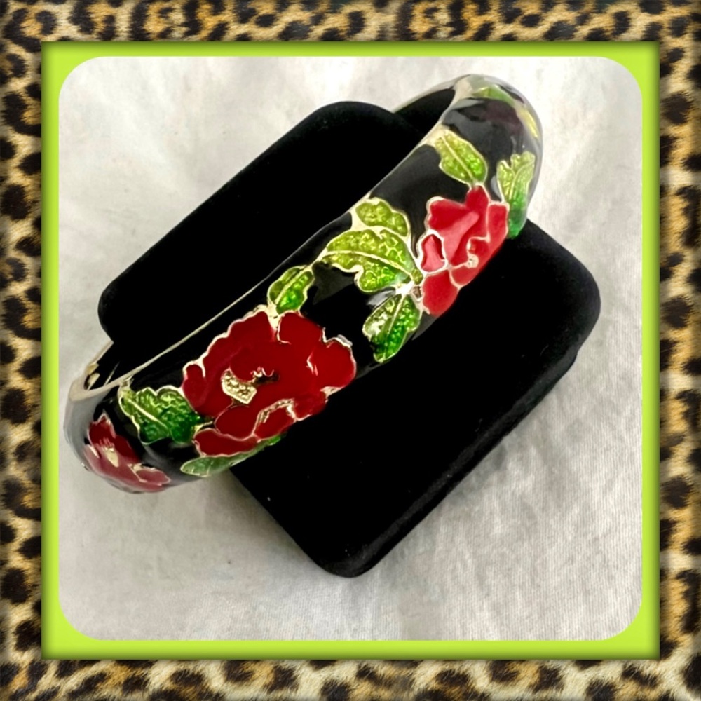 👑✅PRICE FIRM✅ Pretty Black and Red Floral Enamel Bangle Bracelet
